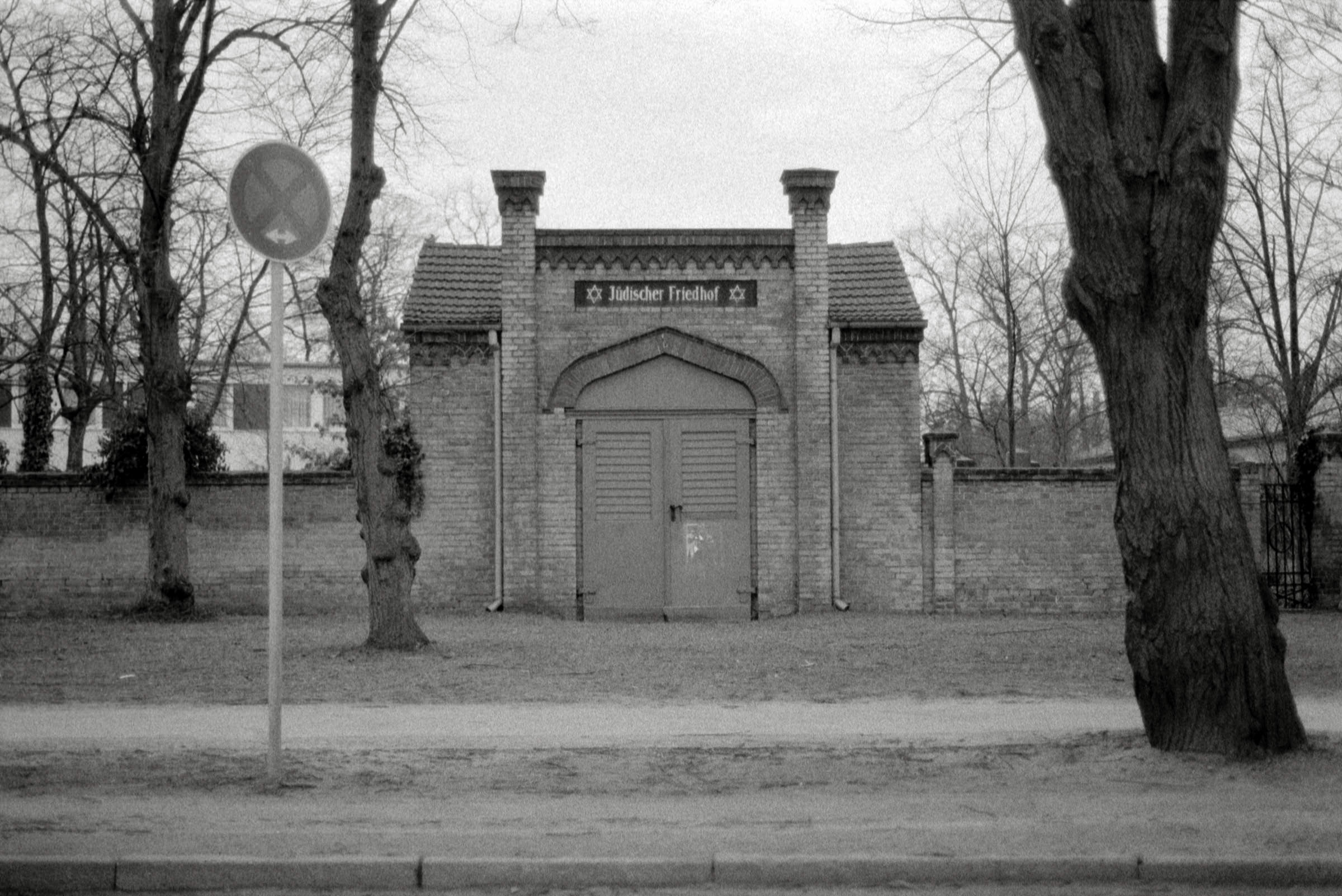 AHP F1993 03 003 sc240902 img29 NLP